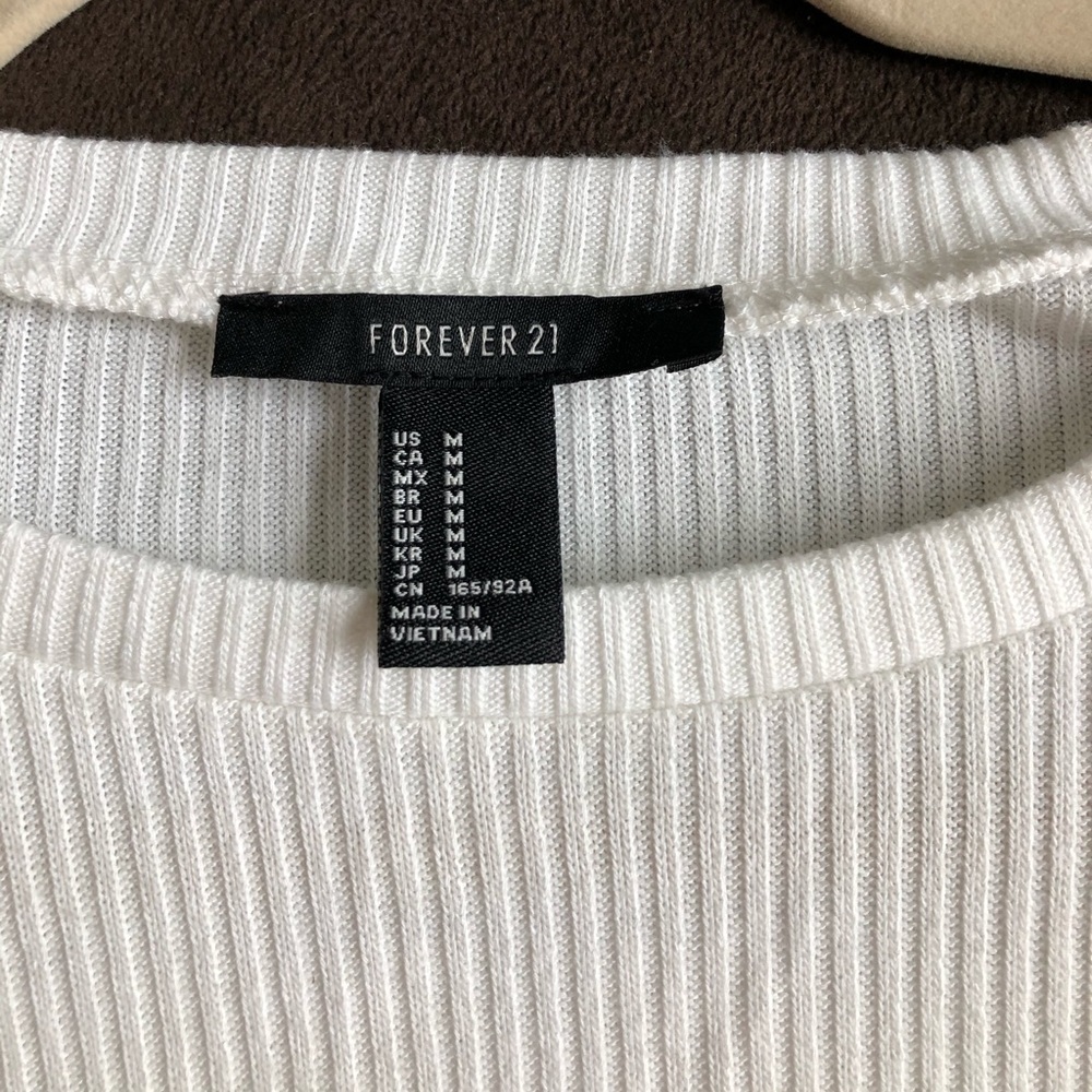 Crop top - Picture 2 of 2
